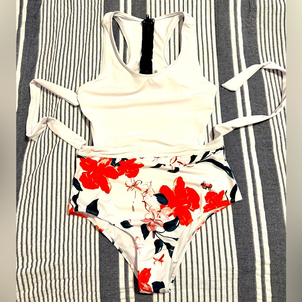 CUPSHE swimsuit size XL